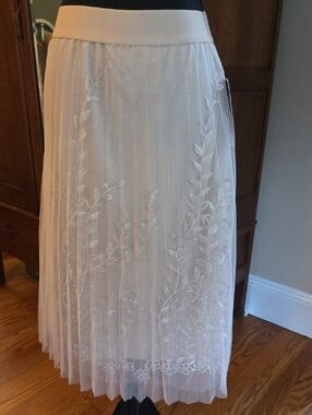 Metro Wear Light Pinkish Cream Embroidered Pleated Midi Skirt
